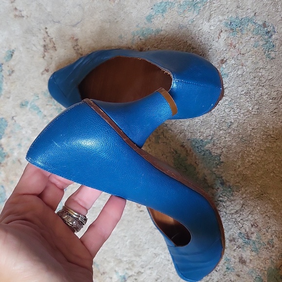 Chic Mihara Leather Teal Heels - Picture 9 of 15